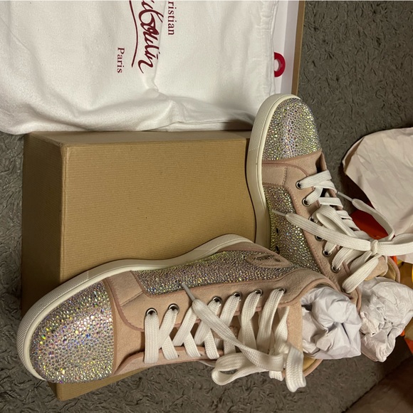 Selling my shoes.its a brand new i never used it.. - Picture 3 of 3